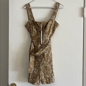 House of Harlow 1960 Gold and Brown Paisley Design